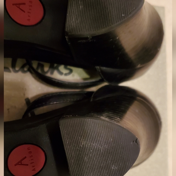 NWT Clarks Artisan Della Strap Black Sandal Stack Look Heel w/ Original Box - Picture 6 of 16